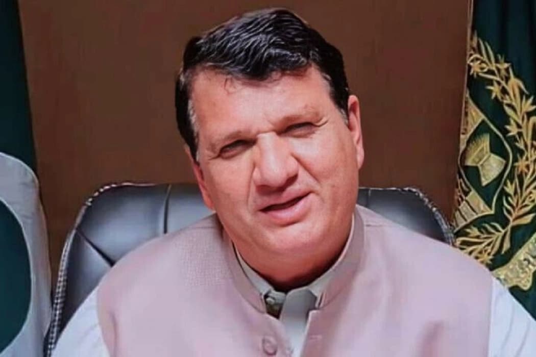 Amir Muqam claims rising PMLN popularity during Swat meeting