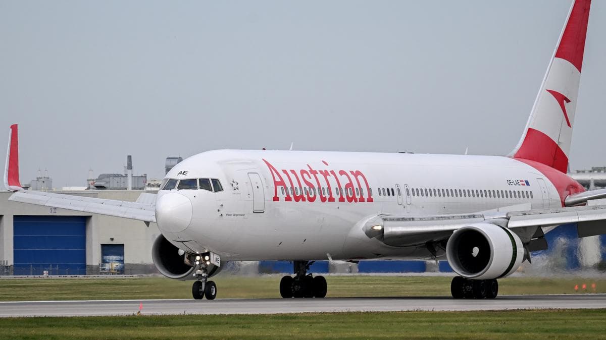 Image caption, An Austrian Airlines jet similar to the one diverted to Bulgaria