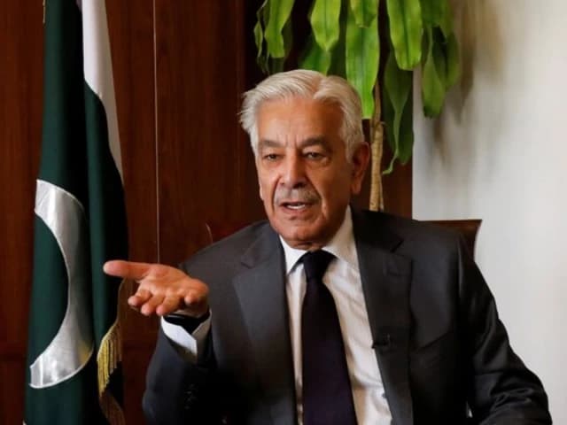 Khawaja Asif questions commitment of bureaucrats planning to settle abroad