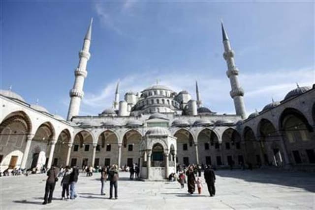 Pakistan joins R4 and E3 foreign ministers for first meeting in Istanbul