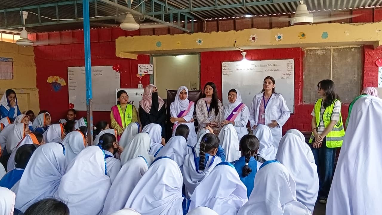 Wateen conducts breast health awareness sessions for 500 girls in Lahore