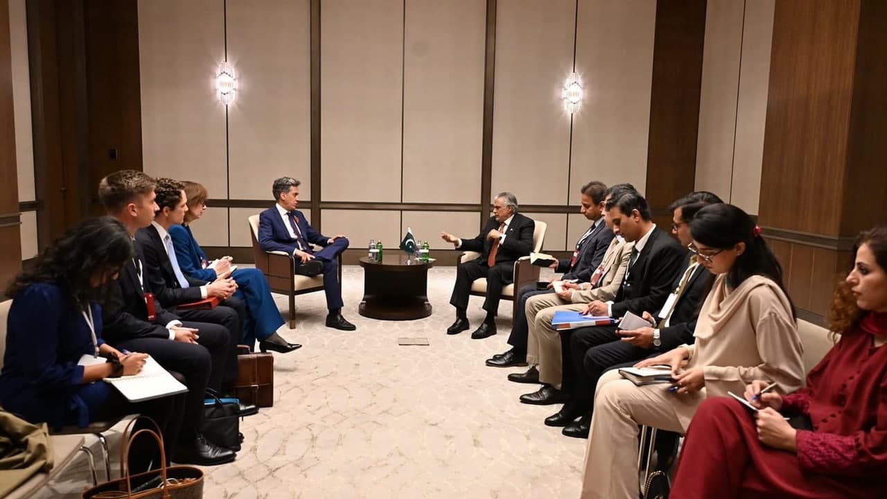 Ishaq Dar meets UK Foreign Secretary Ed Miliband in Istanbul