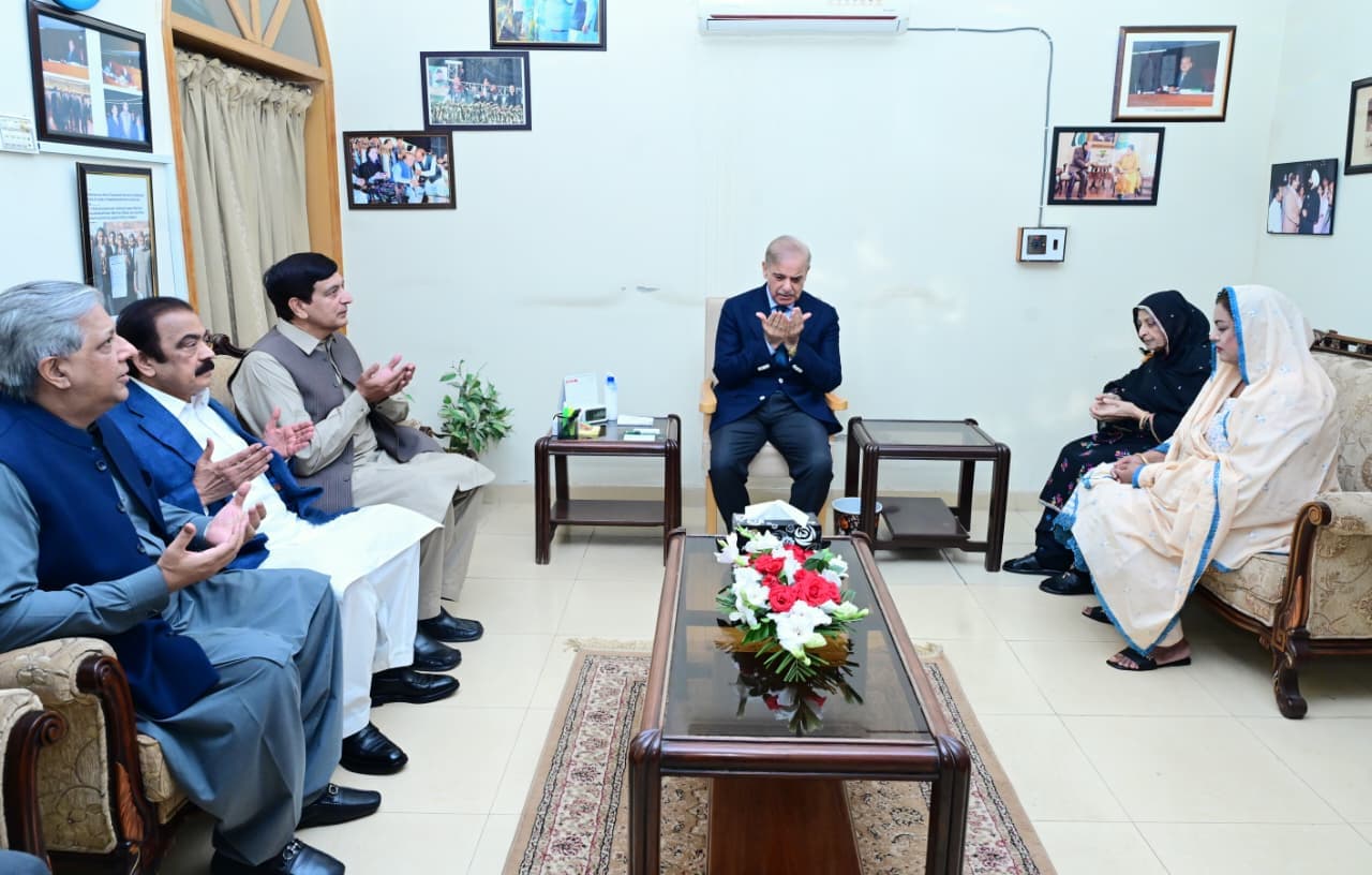 Prime Minister Muhammad Shehbaz Sharif visits the residence of late MNA Chaudhry Ashraf, offering condolences over the demise of the parliamentarian, in Sahiwal on 26 October 2026.