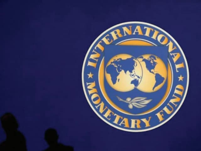 IMF warns Pakistan's external position may weaken as imports rise