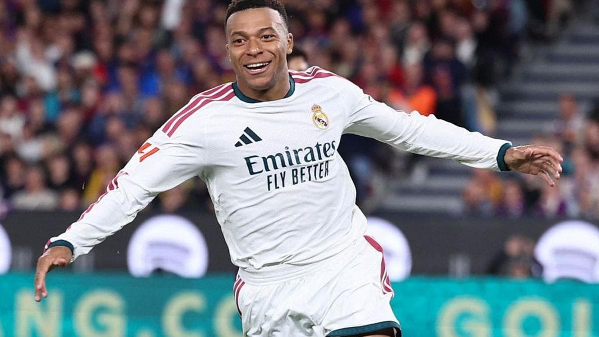 Image caption, A backlash has erupted on Chinese social media over Mbappé's comments on a "Chinese dictator"