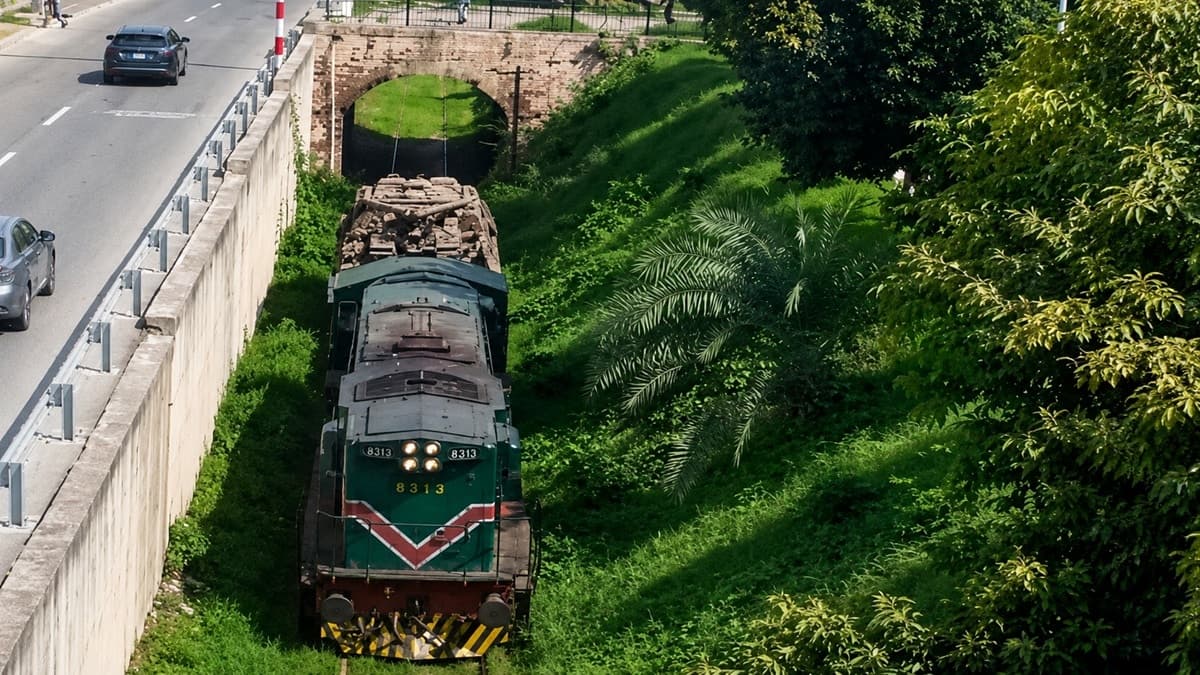 Pakistan Railways installs computer-based interlocking signalling at Lahore Cantt Station