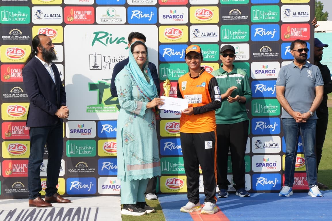 Rameen Shamim wins Player of the Final in National Women's T20 Tournament
